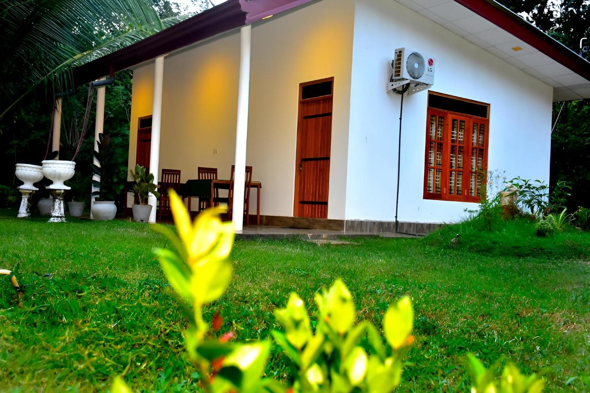 Little Ele Safari Lodge Udawalawe Bagian luar foto